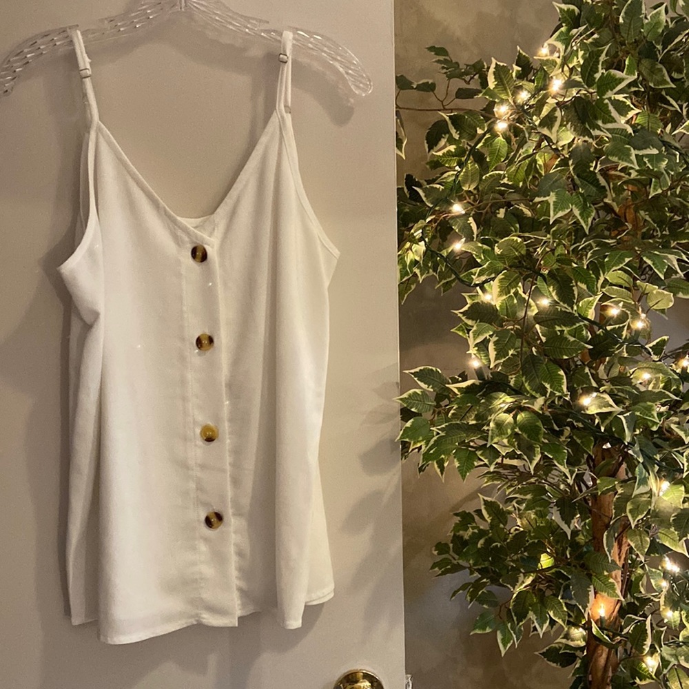 ☀️ white button tank ☀️